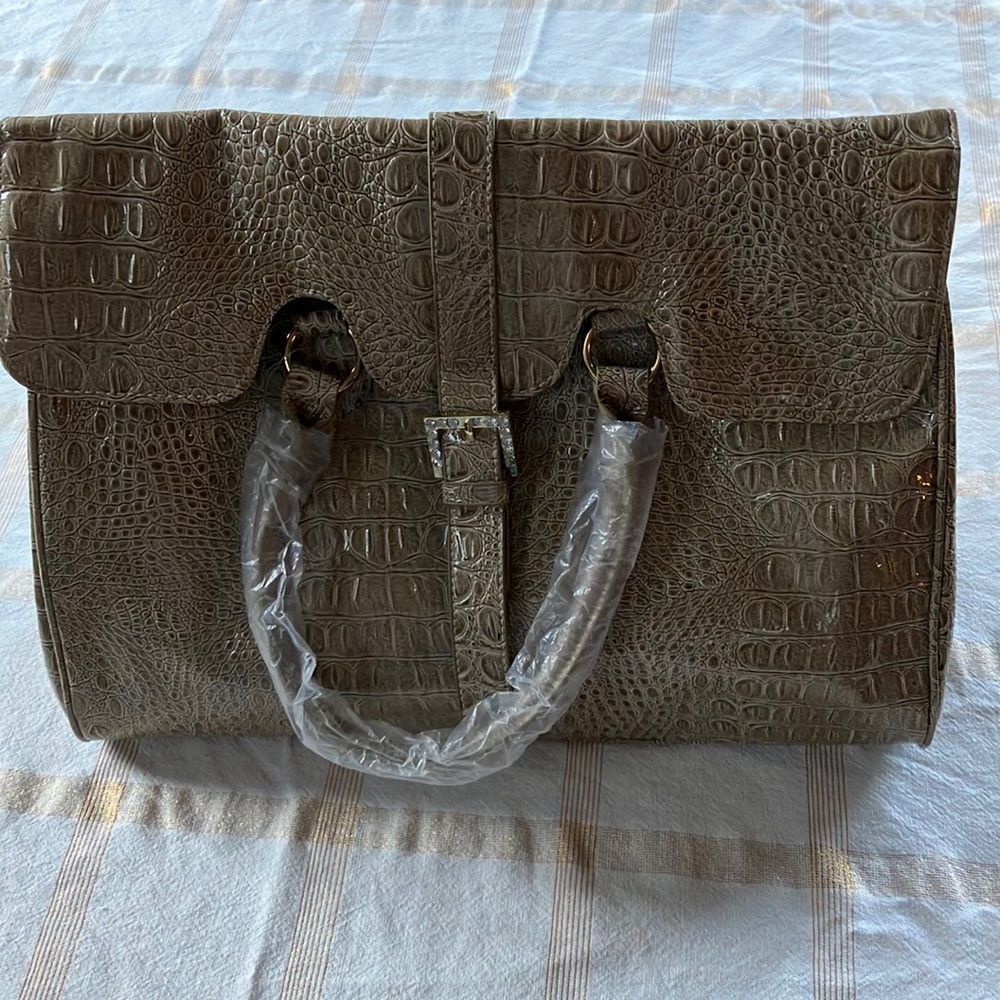 NWOT JESSICA SIMPSON TAN WIIH RHINESTONE BUCKLE BAG